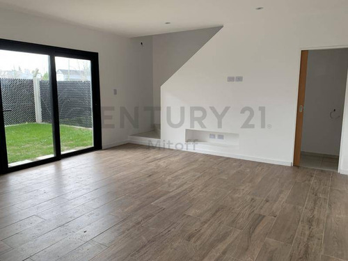 Imagen 6 de 9 de Duplex De 3 Dormitorios En Venta En City Bell