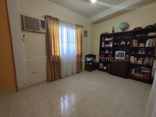 Gbf 25-16310 La Barraca Vendo Bella Y Amplia Casa Con Terreno Contácteme Ya.