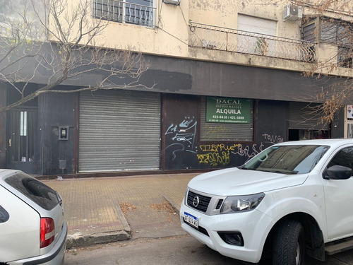 Imagen 7 de 8 de Importante Local En Venta Sobre Calle 12 Entre 37 Y 38