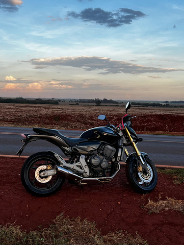 Hornet 600cc Preta Com Dourado