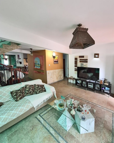 Venta Bella Casa 543 M² En Urb. Andrés Bello, Maracay