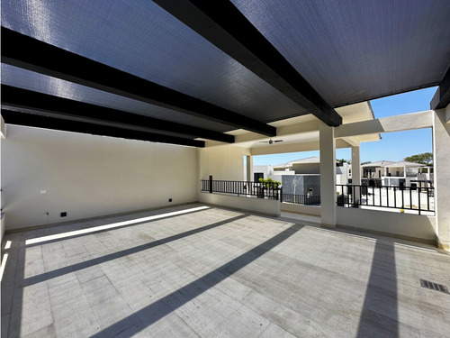 Renta De Residencia En Yucatán Country Club, A Estrenar