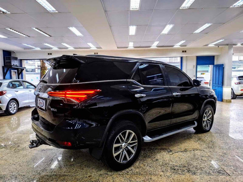 Toyota Hilux SW4 2.8 SRX 4X4 7 LUGARES 16V TURBO INTERCOOLER DIESEL 4P AUTOMÁTICO