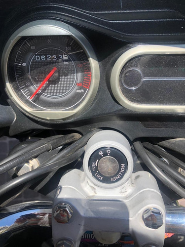 Moto Usada Bajaj V15 2018 6233kms Con Alarma Urquiza Motos