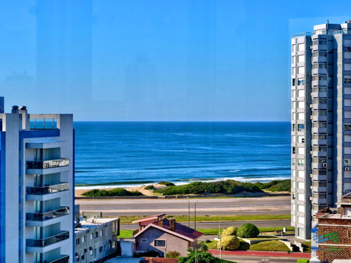 Vendo Apartamento 1 Y 1/2 Dromitorios Con Vista Al Mar Y Buenos Servicios En Brava, Punta Del Este