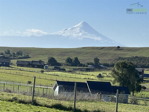 Casa En Venta De 5 Dorm. En Puerto Varas