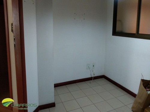 Imagem 4 de 23 de Excelente Apto De Alto Padrão No Centro - Laminado - Arm. Planejado Para Os Dorms, Coz., Banh., E Lavanderia - Andar Alto. - 4573 - 34354963