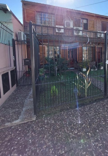 Imagen 2 de 14 de Casa En Venta Cond En Castelar Sur