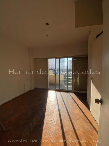 Venta Con Renta 2 Dormitorios Más Servicio. Garage Opcional.