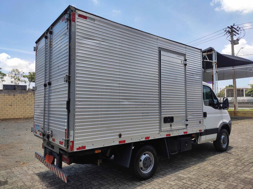 Imagem 4 de 13 de Iveco 35s14 - 2019 - Baú De 3,80 X 2,30 - Muito Nova!!