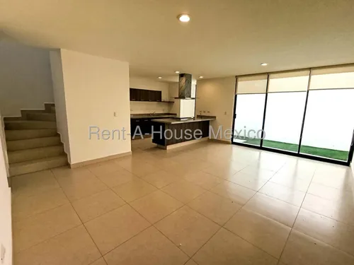 Se Renta Casa En Zibata Condominio Ankara Ofrece 3 Recamara Una En Pb Qh25-2527