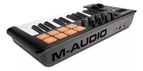 Teclado Controlador MIDI M-Audio Oxygen 25 IV 8 Pads 8 Knobs USB