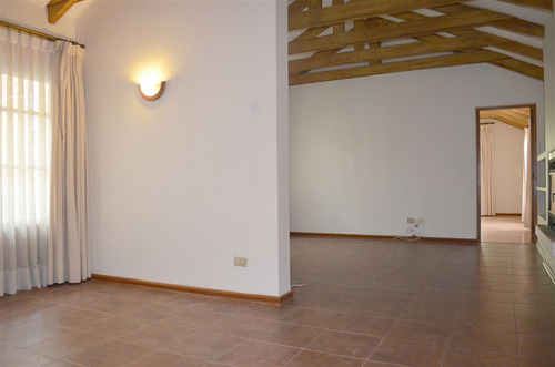 Casa En Venta Lo Barnechea De 5 Dorm. En Lo Barnechea