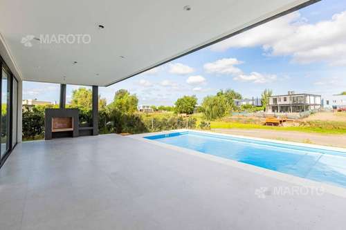 Imagen 16 de 30 de Casa En Venta A La Laguna En Canton Norte- Maroto Propiedades-