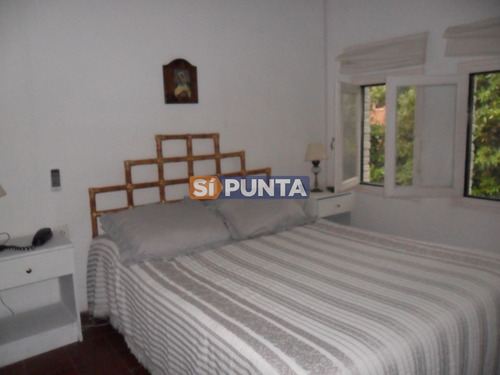 Imagen 10 de 30 de Casa Ubicada En Playa Mansa 6 Dormitorios