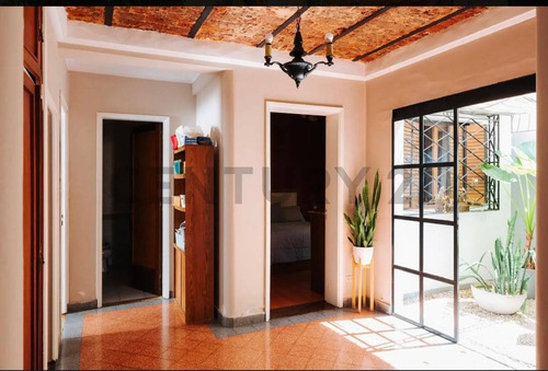 Casa 4 Dorm. / 8 Ambientes Viamonte Al 1000