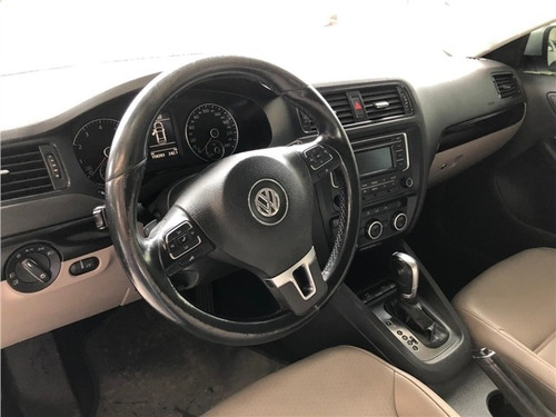 Volkswagen Jetta 2.0 Comfortline 120cv Flex 4p Tiptronic