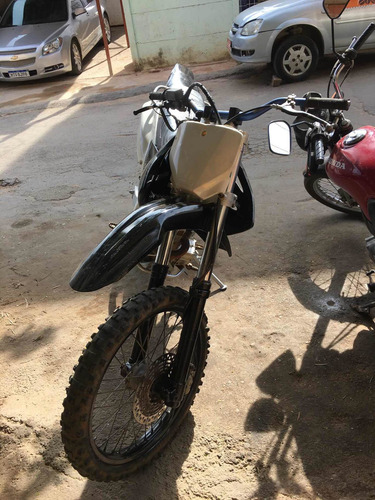 Imagem 1 de 5 de Honda Tornado
