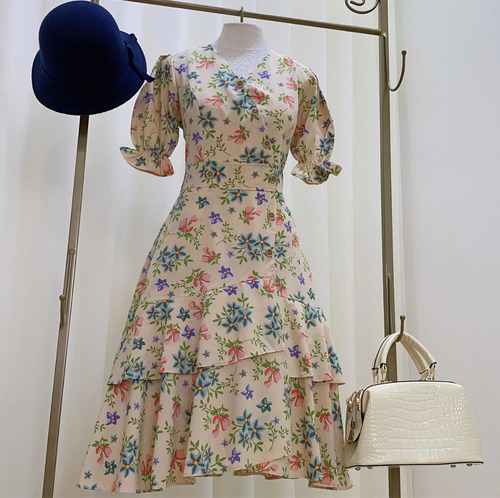 Imagem 5 de 8 de Vestido Midi Evasê Com Botões Frontais