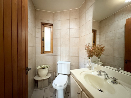 Hermosa Casa En Venta De 5 Dorm. En Las Condes