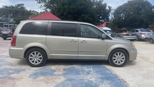 Imagen 15 de 15 de Chrysler Town & Country Lx 2014