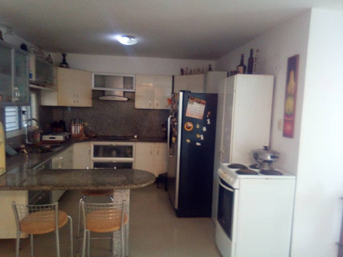 Imagen 13 de 28 de Townhouse Duplex Urb. Vistamar Conjunto Cerrado Solo 4 Townhouses
