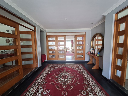 Casa En Venta, 4 Dormitorios 4 Baños, Sala De Estar La Reina