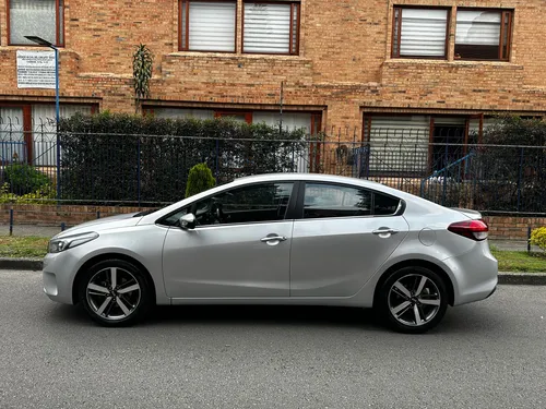 Kia CERATO PRO 1.6l Zenith At