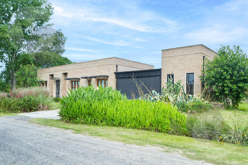 Casa En Venta - Barrio Fincas De San Vicente Chacras