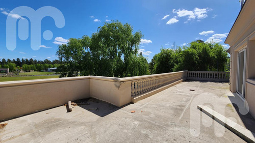 Venta Casa De 5 Dormitorios En Miralagos