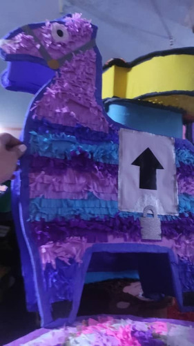 Piñata De Llama