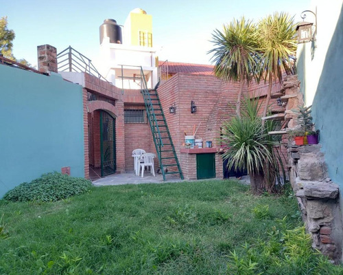 Casa En Venta Bº Maipu 1º Sección. 3 Dormitorios-3baños. Con Escritura. 330 M2