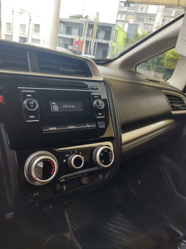 Imagen 14 de 14 de Honda Fit 2016 Fit Cool Mt 2016