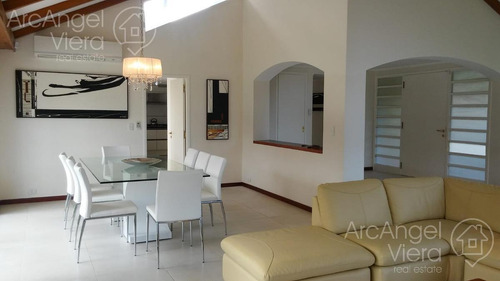 Casa Con Piscina En Playa Mansa - Punta Del Este