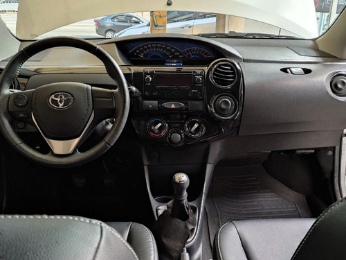 Imagem 6 de 9 de Toyota Etios Hb Xls