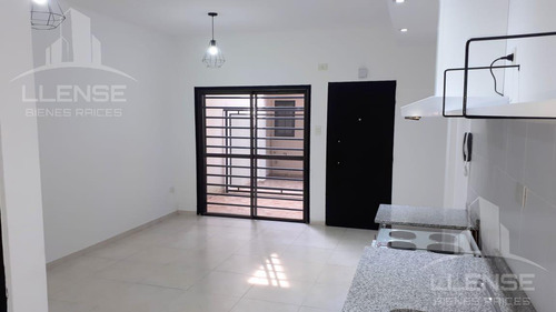 Departamento Monoambiente Con Patio En Venta - Bernal Oeste