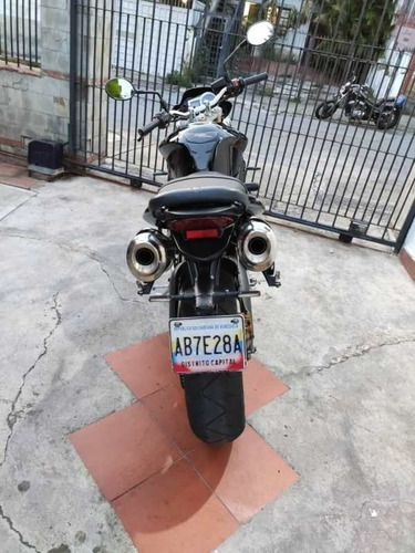 Imagen 6 de 12 de Triumph Streettiple
