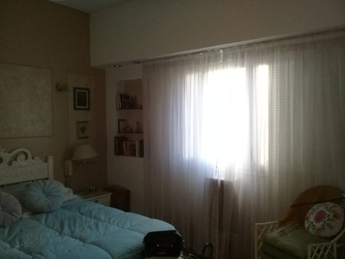 Imagen 13 de 28 de Importante Chalet De 6 Ambientes Sobre Doble Lote