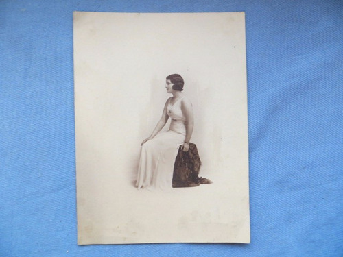 Fotografía Antigua Mujer Sentada Vestido Blanco 17 X 23 Cm