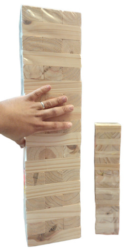 Jenga gigante de várias peças