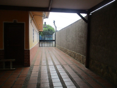 Imagen 3 de 10 de Posada Con Apartamento Y Locales Comerciales