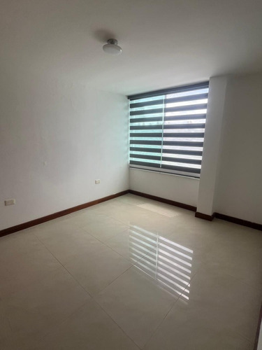 Rento Hermoso Departamento De Lujo. Urbanizacion Exclusiva Valle De Los Chillos