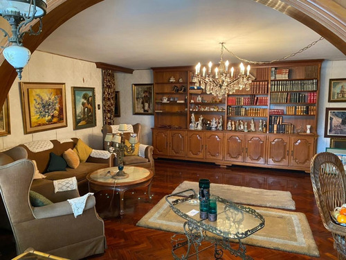 Imagen 2 de 5 de Apartamento Muy Comodo Y Fresco Para Actualizar