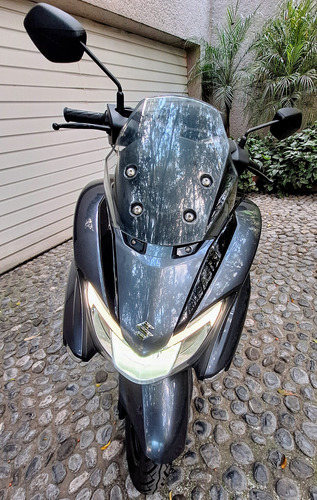Motoneta Casi Nueva 4,884 Km (incluye Caja, Funda Y Candado)