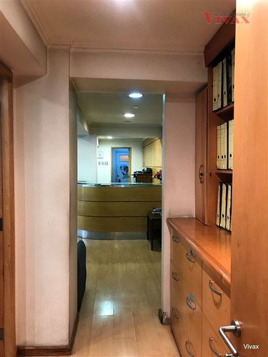 Oficina En Venta De 4 Privados En Santiago