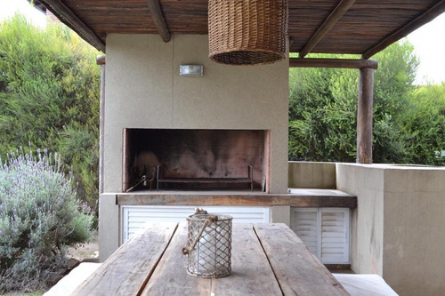 Casa En Miraflores, Funes Hills.