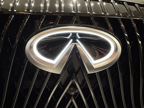 Infiniti QX80 SENSORY 8 pasajeros