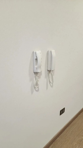 Oficina En Arriendo, Amplia Y Luminosa, En Las Condes