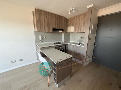 Departamento En Cuarto Piso, Una Habitación, Comuna De La Ci