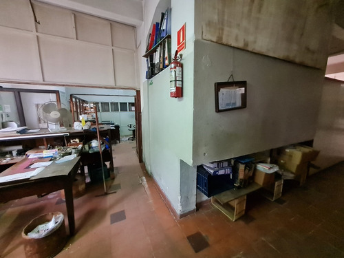 Vende Local Industrial O Deposito - Padrón Único De 1800 M2 - Brazo Oriental